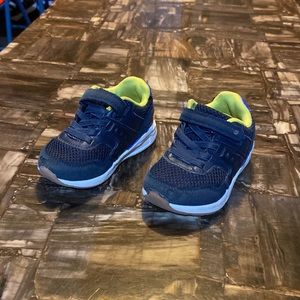 Cat & Jack toddler boys tennis shoes size 6